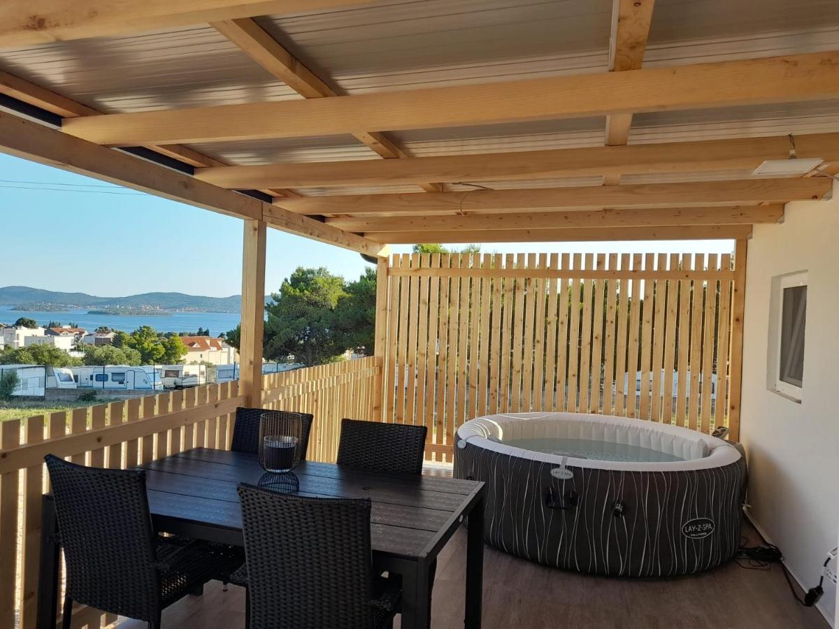 Tiny House Lily With Jacuzzi Apartment Sveti Filip i Jakov Exterior photo