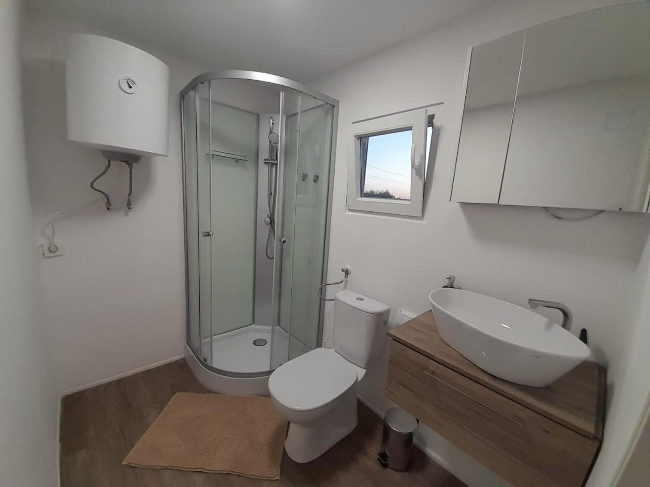 Tiny House Lily With Jacuzzi Apartment Sveti Filip i Jakov Exterior photo